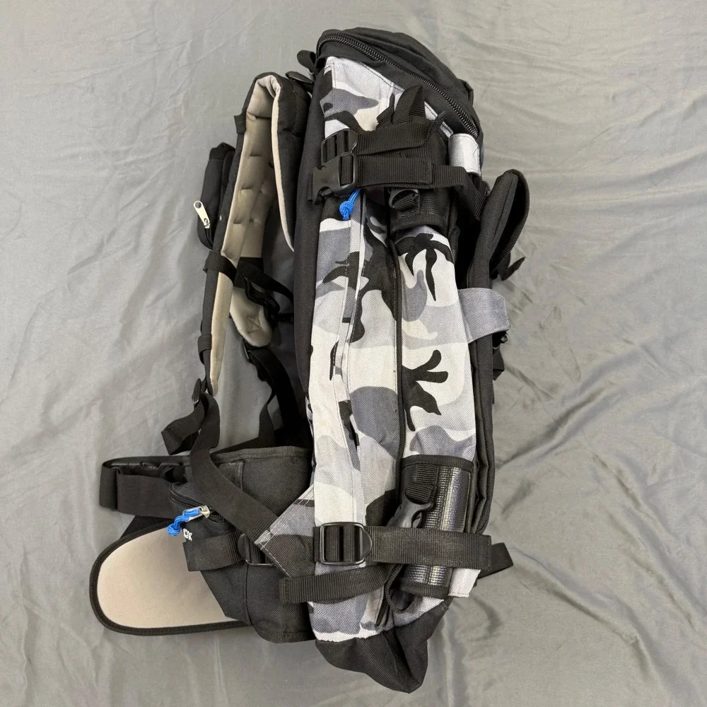 Vintage 686 G.I. Pack Backpack Snowboarding Technical Camo Black Grey